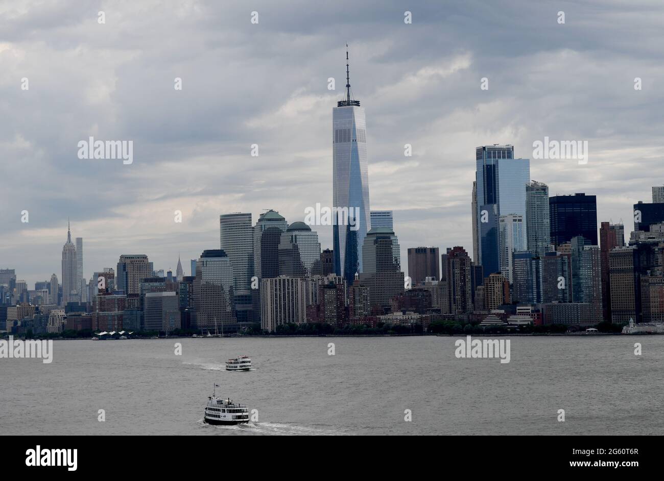 NEW YORK CITY /NEW YORK / USA 05.JUNE 2018  .Wolrd Trade Center Tower and mahattan distt. Vue depuis la rivière hudson et le quartier manhatan Newfnancian ne Banque D'Images