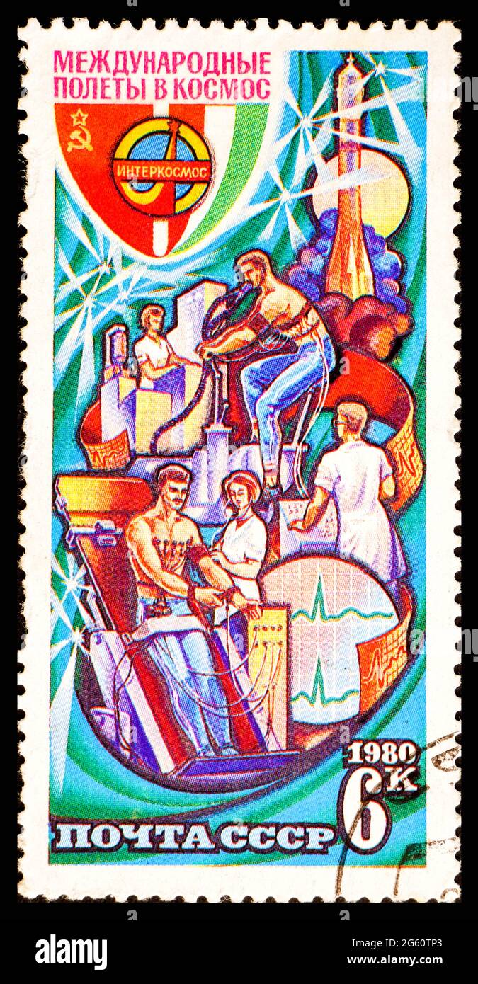 RUSSIE, URSS - VERS 1980: Timbre-poste de l'URSS montrant le vol spatial international d'Interkosmos Banque D'Images