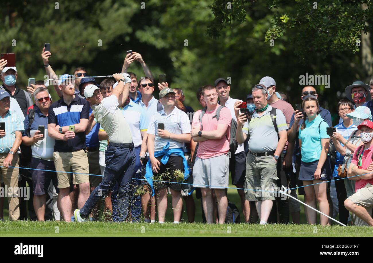 Rory McIlroy joue un deuxième tir le deuxième jour de l'Open d'Irlande duty Free de Dubaï au parcours de golf Mount Juliet Estate, Thomastown, Co Kilkenny. Date de la photo : jeudi 1er juillet 2021. Banque D'Images