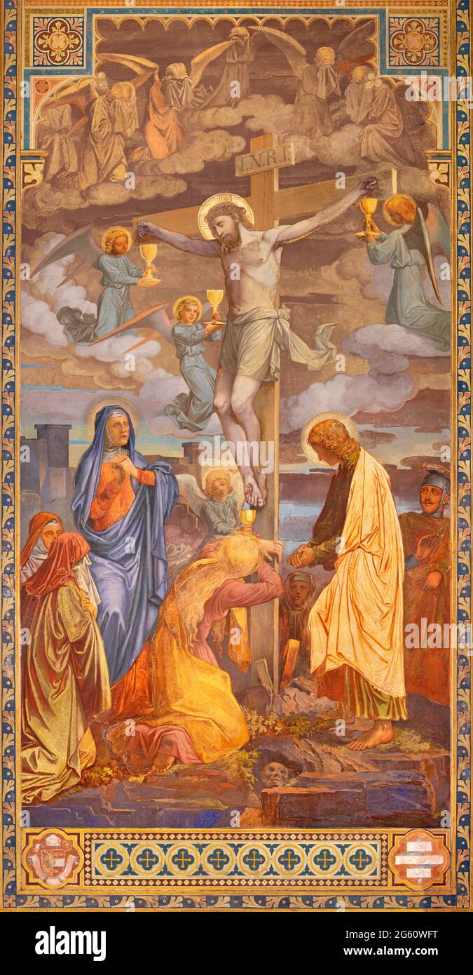 VIENNE, AUSTIRA - JUNI 24, 2021: La fresque Crucifixion dans l'église Votivkirche par les frères Carl et Franz Jobst (moitié sc de 19. Cent.). Banque D'Images