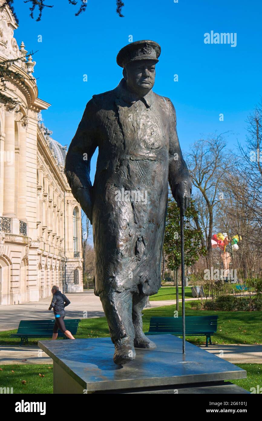France, Paris, site classé au patrimoine mondial de l'UNESCO, avenue Winston Churchill, statue de Winston Churchill Banque D'Images
