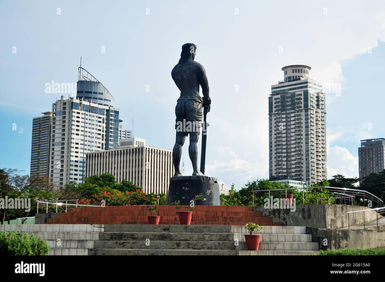 Statue de la sentinelle de la liberté ou monument de Lapu Lapu sur le cercle de Valence dans le parc Rizal pour les Philippins les voyageurs étrangers voyagent à Intramu Banque D'Images