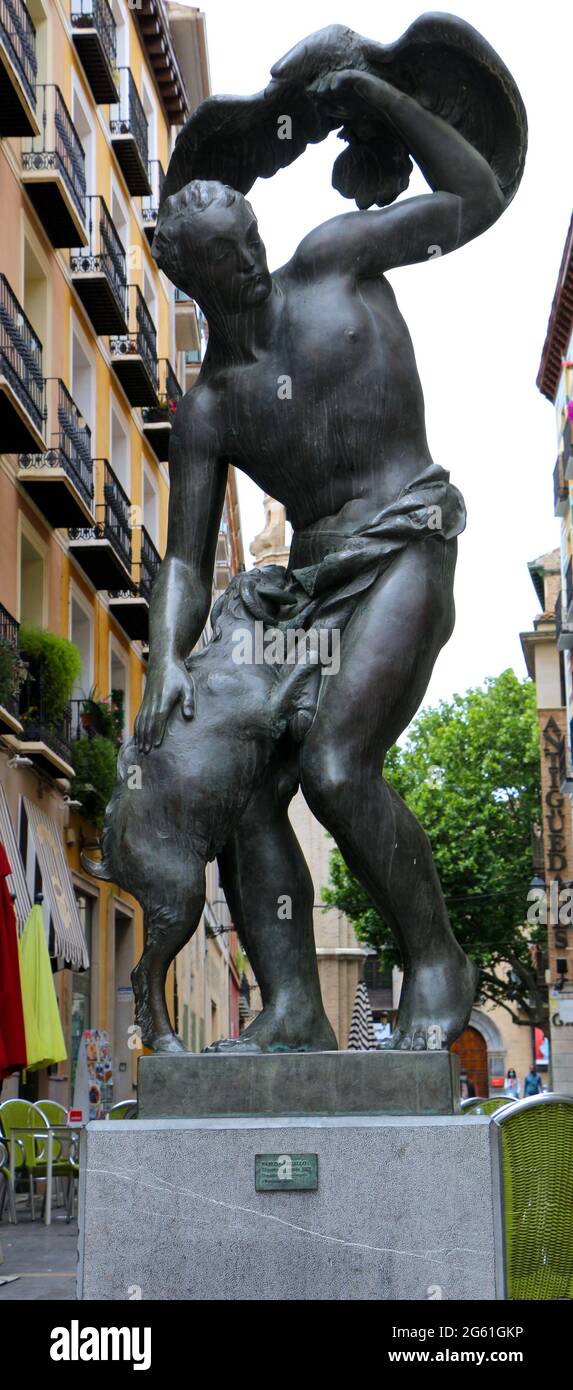 La sculpture en bronze de berger d'aigle de Pablo Gargallo dans une rue de Saragosse Aragon Espagne Banque D'Images