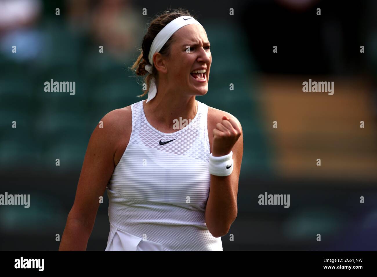 Victoria Azarenka réagit contre Sorana Cirstea lors du deuxième match sur le court 1 le quatrième jour de Wimbledon au All England Lawn tennis and Croquet Club, Wimbledon. Date de la photo : jeudi 1er juillet 2021. Banque D'Images