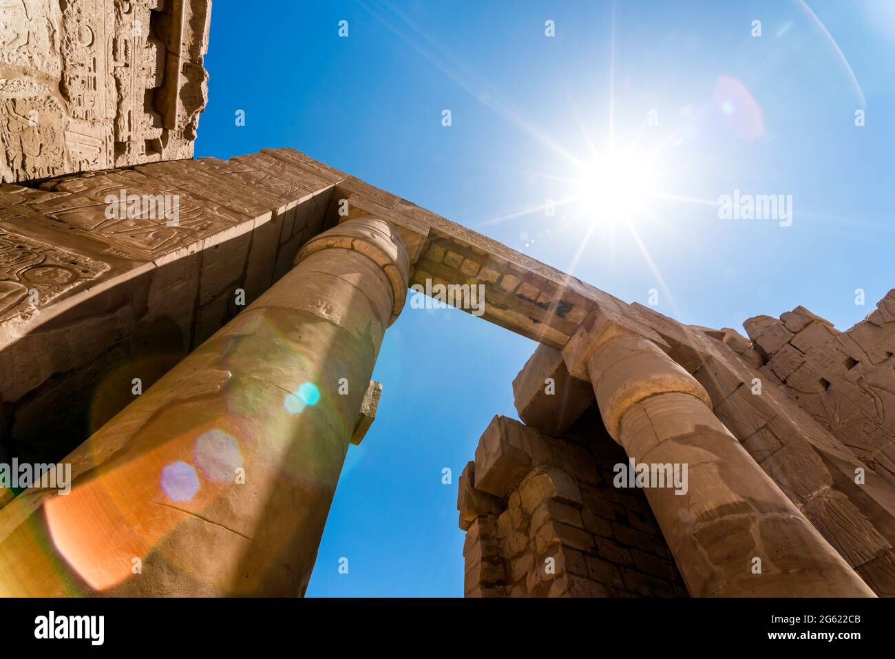 colonnes anciennes dans un temple de karnak à louxor en égypte Banque D'Images