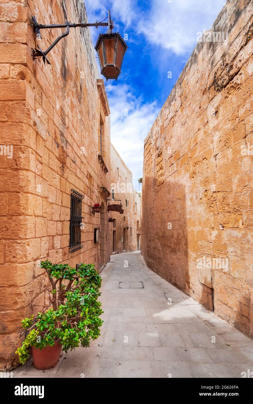 Mdina, Malte - rue Cobblestone dans la ville médiévale fortifiée de Mdina, ancienne capitale de l'île. Banque D'Images