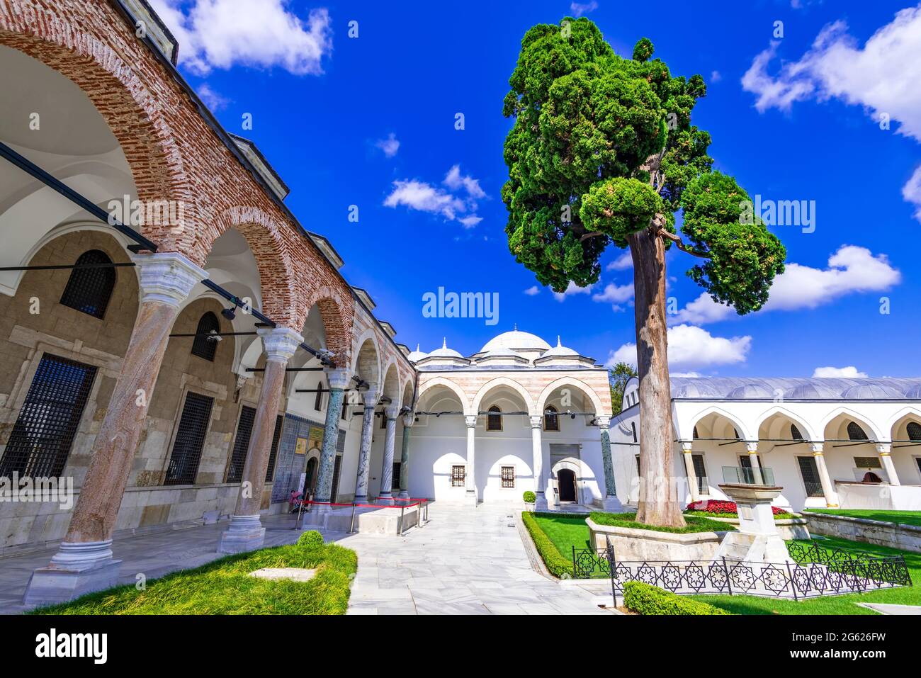 Istanbul, Turquie - la troisième Cour de Topkapi jour ensoleillé, architecture médiévale sultans Banque D'Images