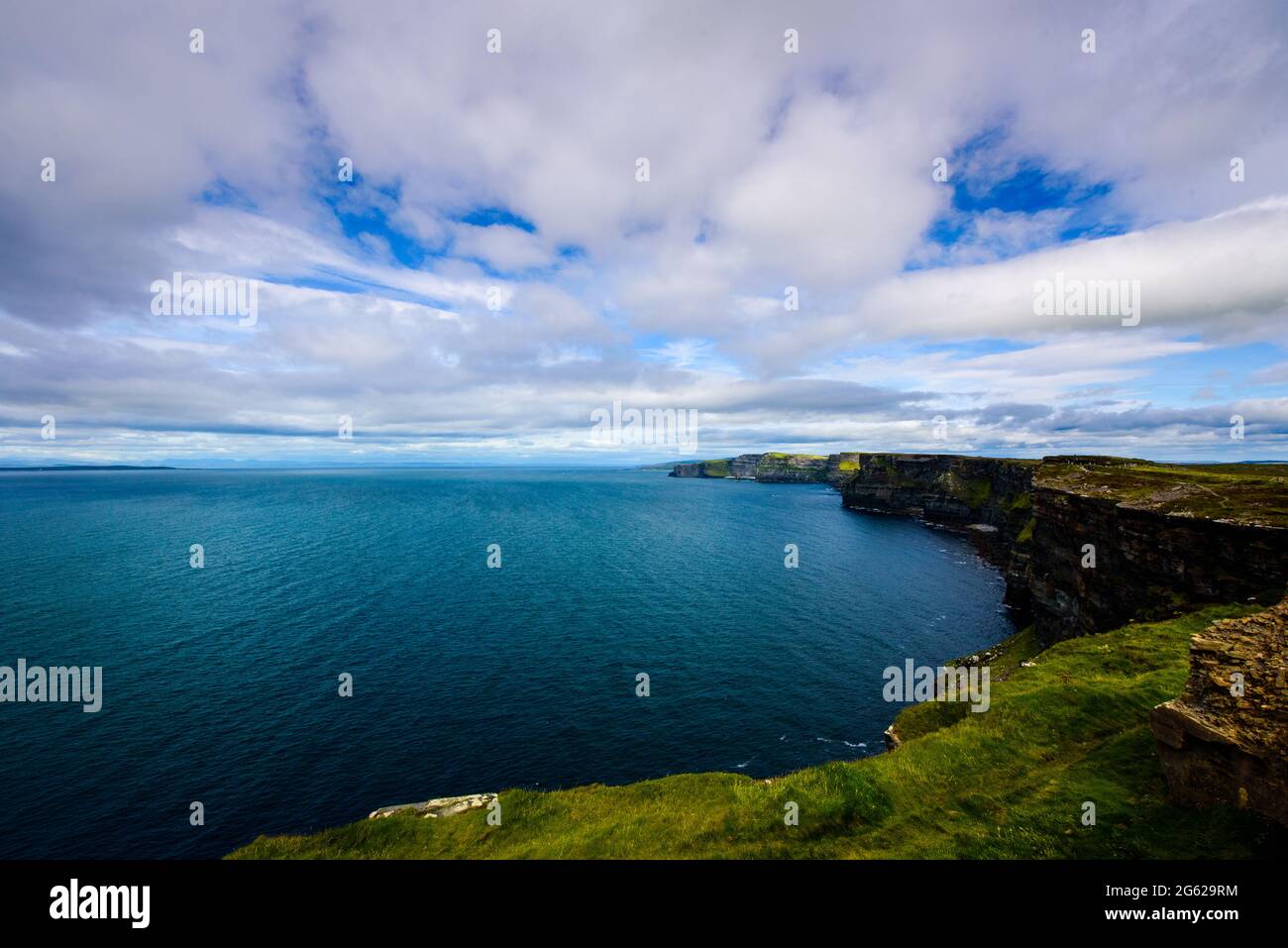 La totalité de la falaise de Moher Banque D'Images