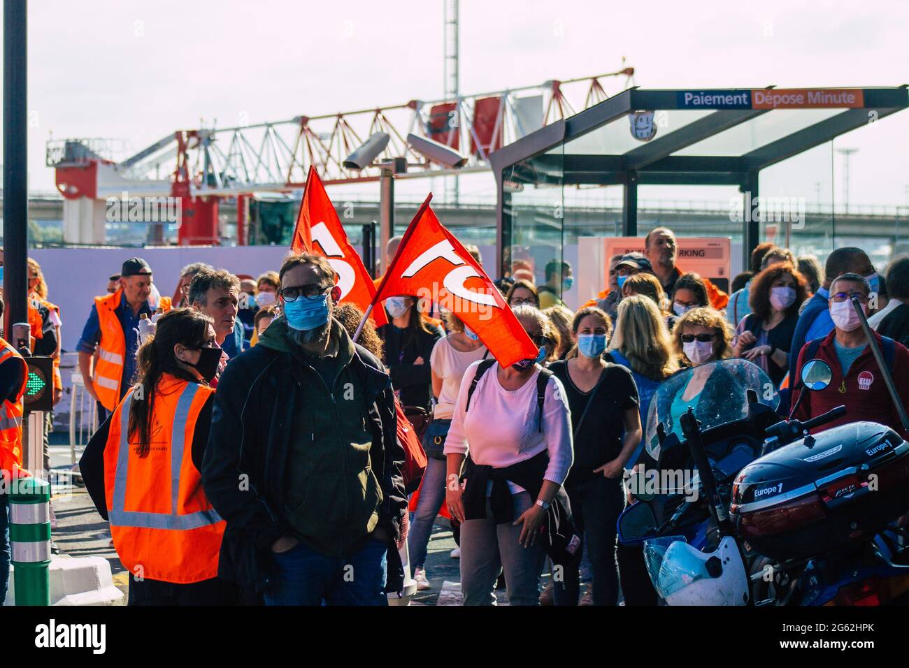 Paris France le 01 juillet 2021 grévistes à l'aéroport de Paris Orly, bloquant les comptoirs d'enregistrement ainsi que l'entrée du terminal 3, cette grève est prévue Banque D'Images