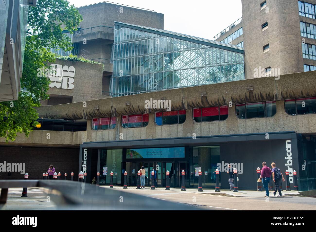 Londres - juillet 2021 : Barbican Centre et domaine de logement dans la ville de Londres. Banque D'Images