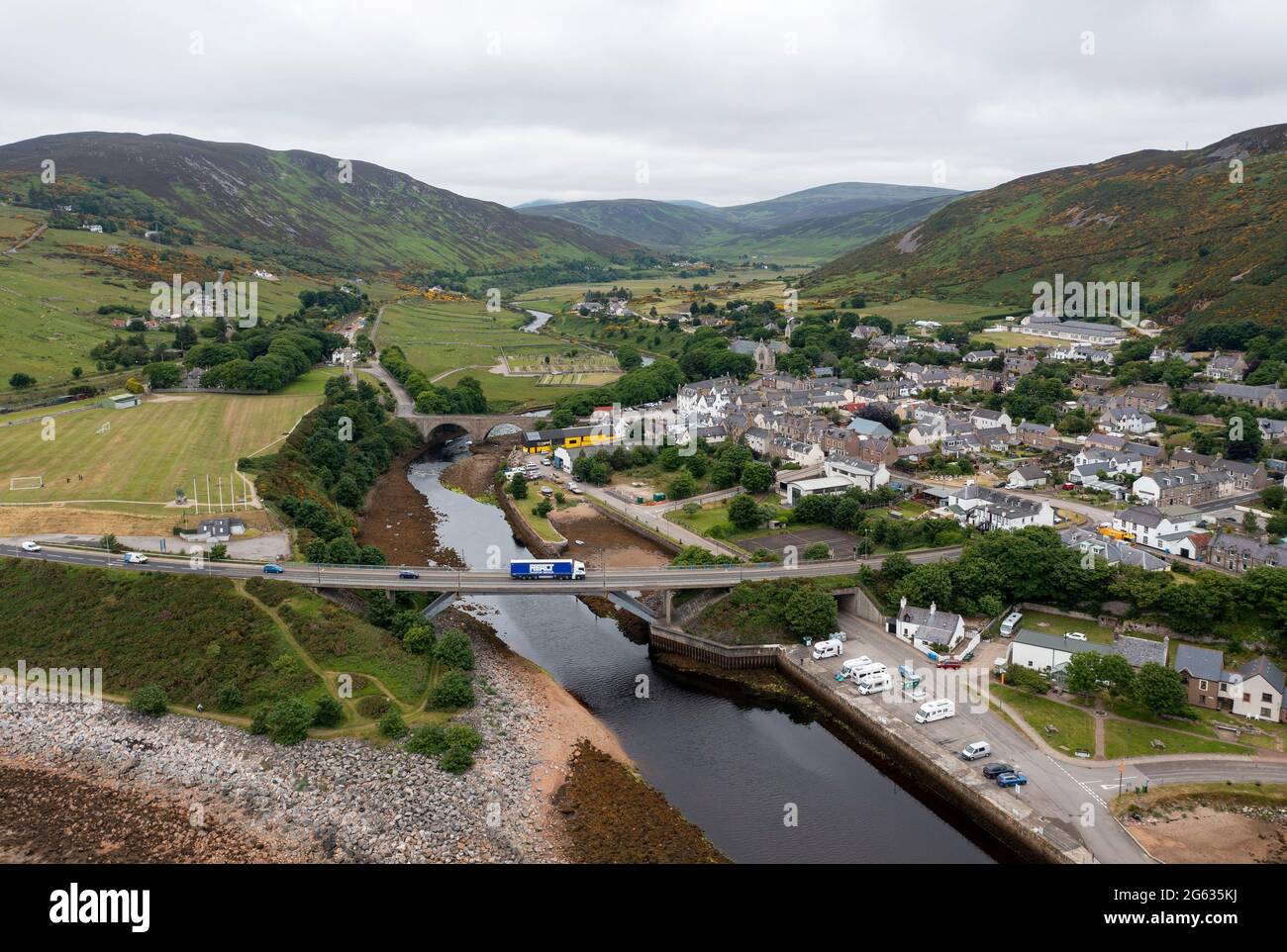 Vue aérienne du village de Helmsdale, Sutherland, Écosse. Banque D'Images