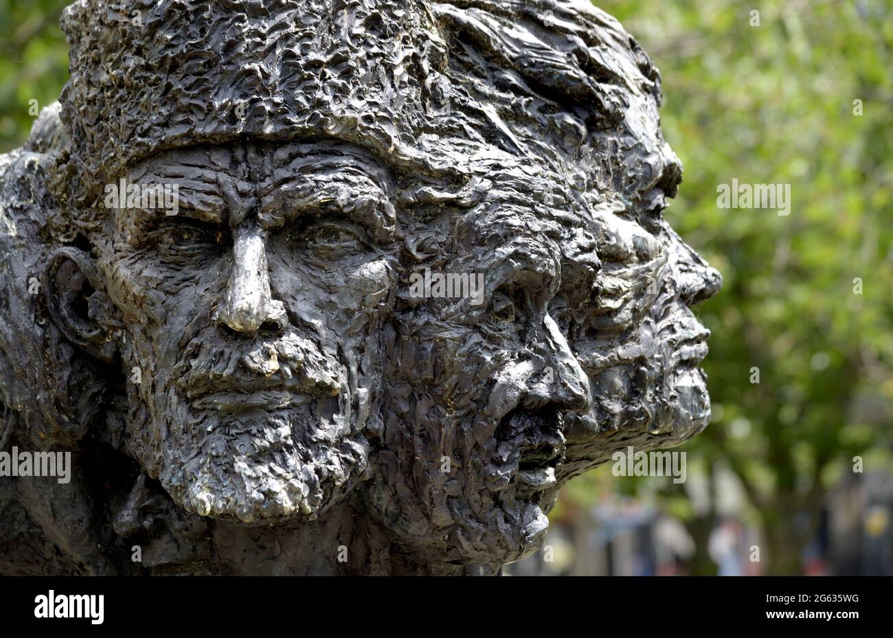 Londres, Angleterre, Royaume-Uni. « douze réponses à la tragédie », ou le Yalta Memorial (Angela Connor, 1996), Yalta Memorial Garden, Cromwell Road, South Kensingto Banque D'Images