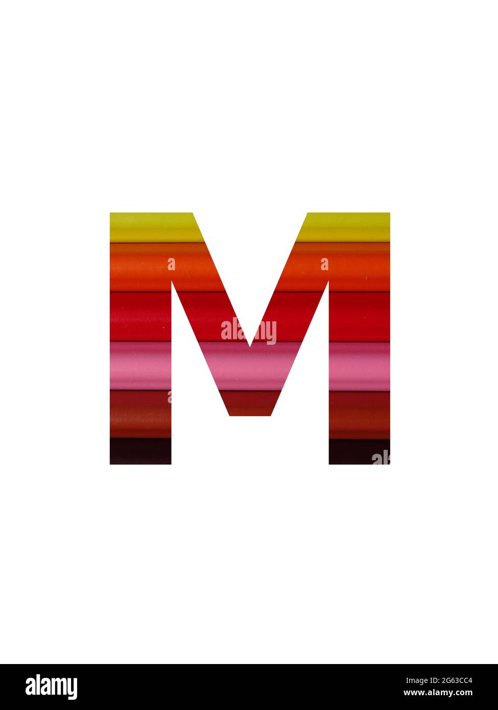 Lettre M de l'alphabet avec crayon de couleur, en jaune, orange, rouge, rose, marron Banque D'Images