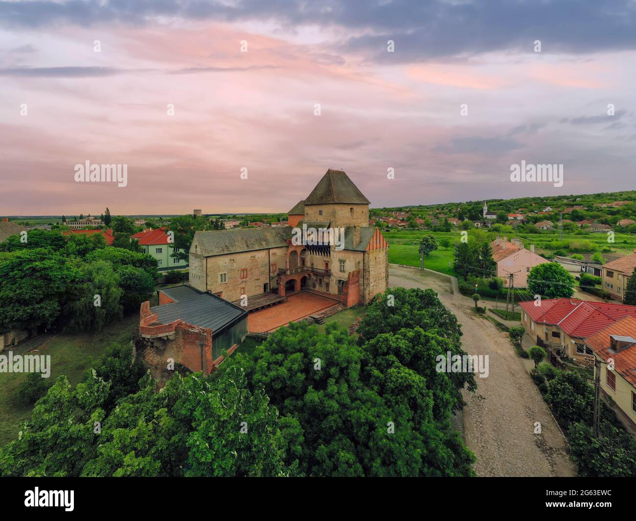 Fort os Simontornya Hongrie. Le fort historique a été construit au XI siècle par Simon. À l'origine, il n'y avait qu'une seule tour. Plus tard dans le château construit au XIIe siècle ar Banque D'Images