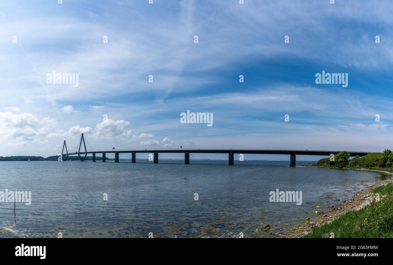 Vue sur le pont de Faro au-dessus du détroit de Storstrommen au Danemark Banque D'Images