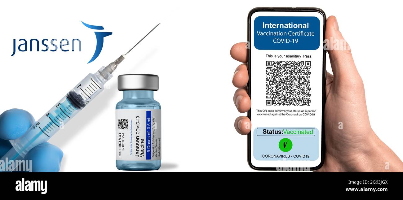 Homme nous montrant son passage sanitaire avec la validation de la vaccination avec Janssen, contre Covid-19 Banque D'Images