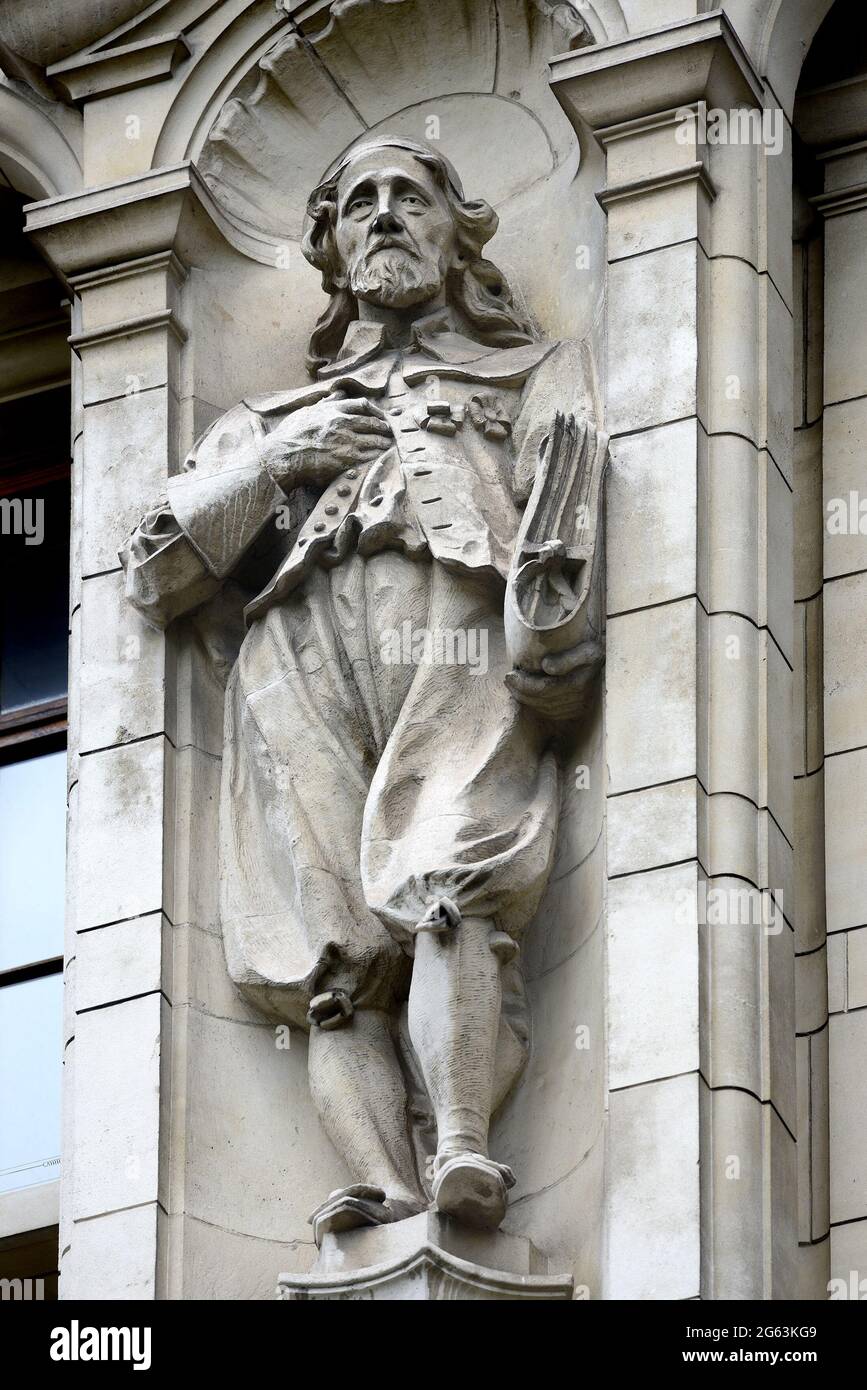 Londres, Angleterre, Royaume-Uni. Statue d'Inigo Jones (architecte) d'Oliver Wheatley, sur la façade de Cromwell Road du Victoria and Albert Museum, Kensington. Banque D'Images