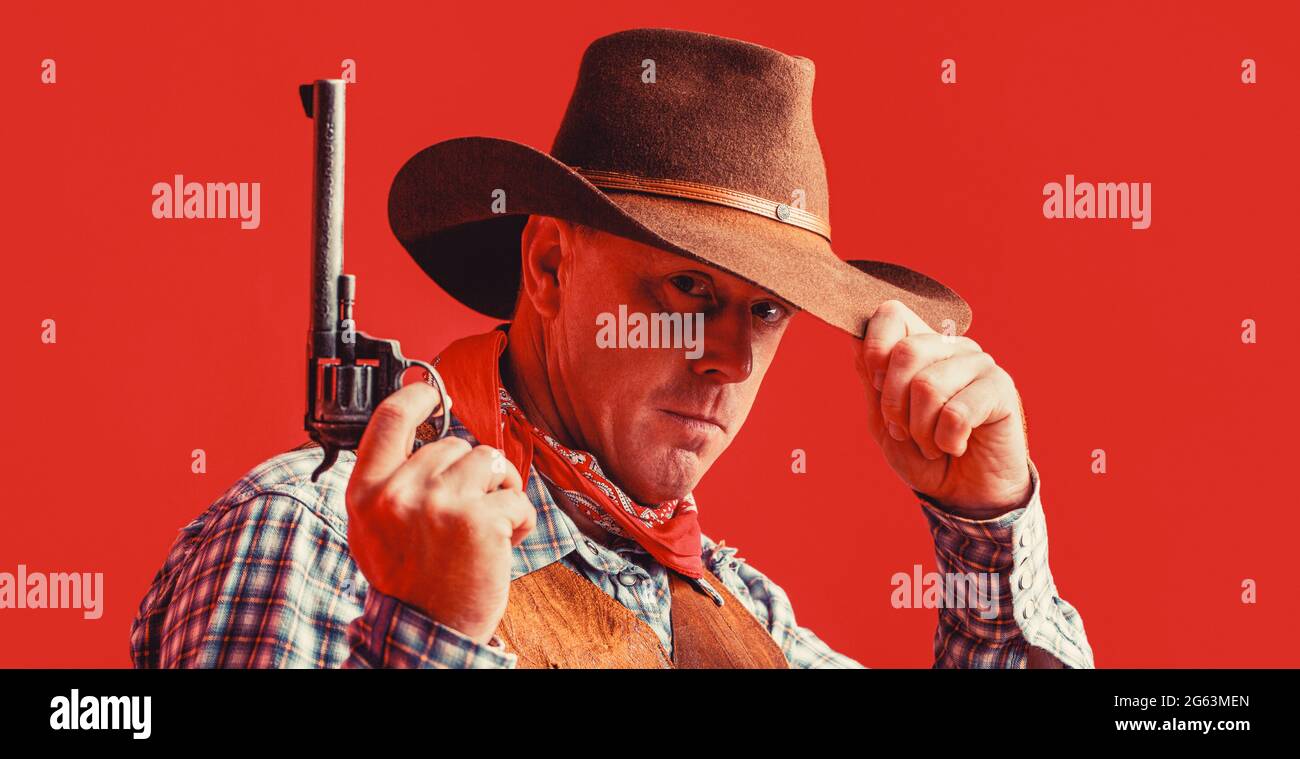 Bandit américain dans le masque, homme occidental avec chapeau. Homme portant un chapeau de cow-boy, arme à feu. L'Ouest, les armes. Portrait d'un cow-boy Banque D'Images