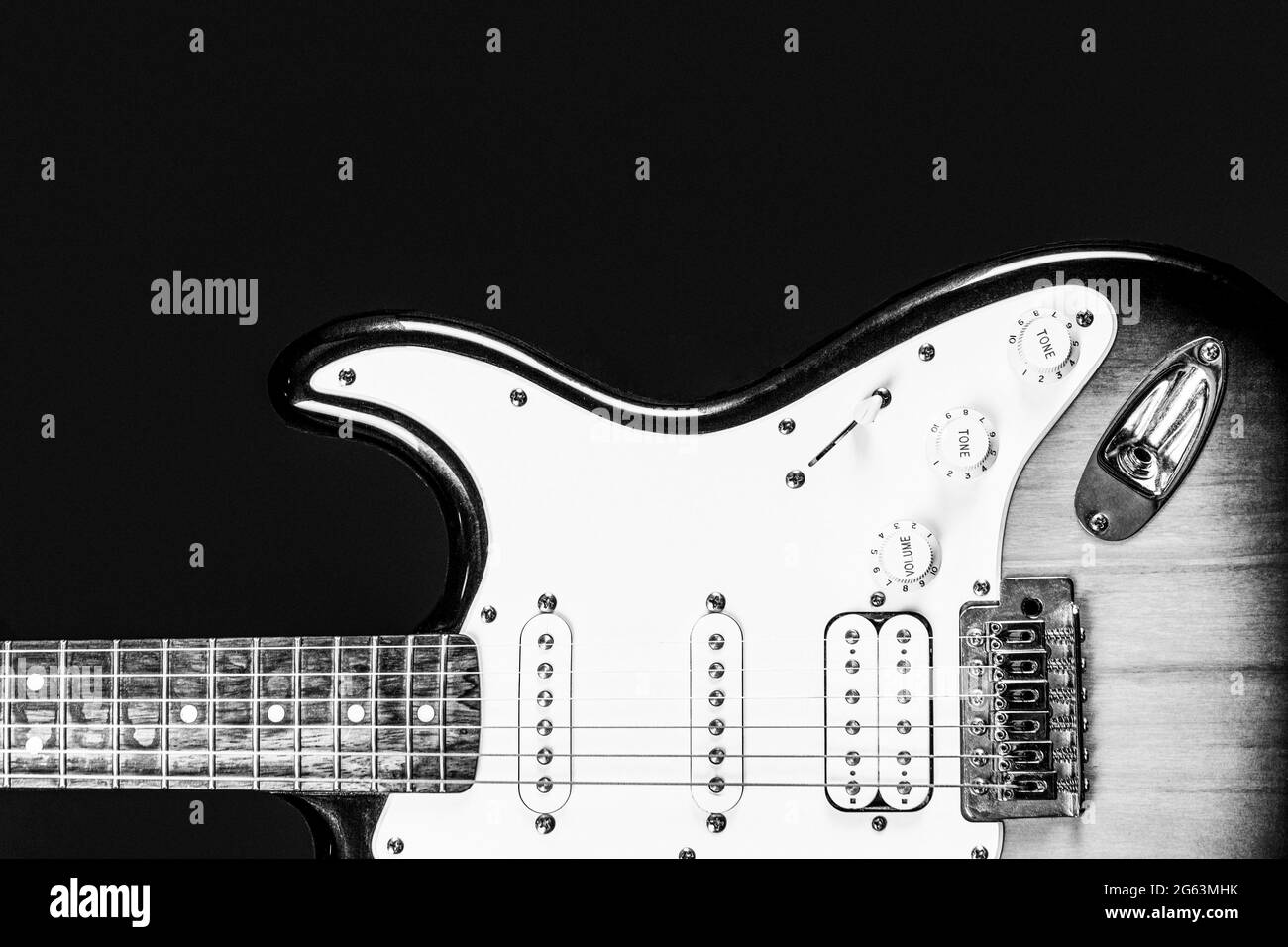 Guitare électrique. Gros plan de la guitare musicale. Instrument de musique  électrique à cordes. Instrument de musique pour le rock, le blues, le  métal. Noir et blanc Photo Stock - Alamy