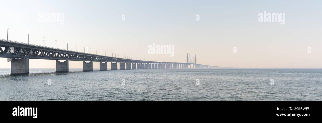 Vue panoramique sur le pont d'Oresund entre le Danemark et la Suède Banque D'Images