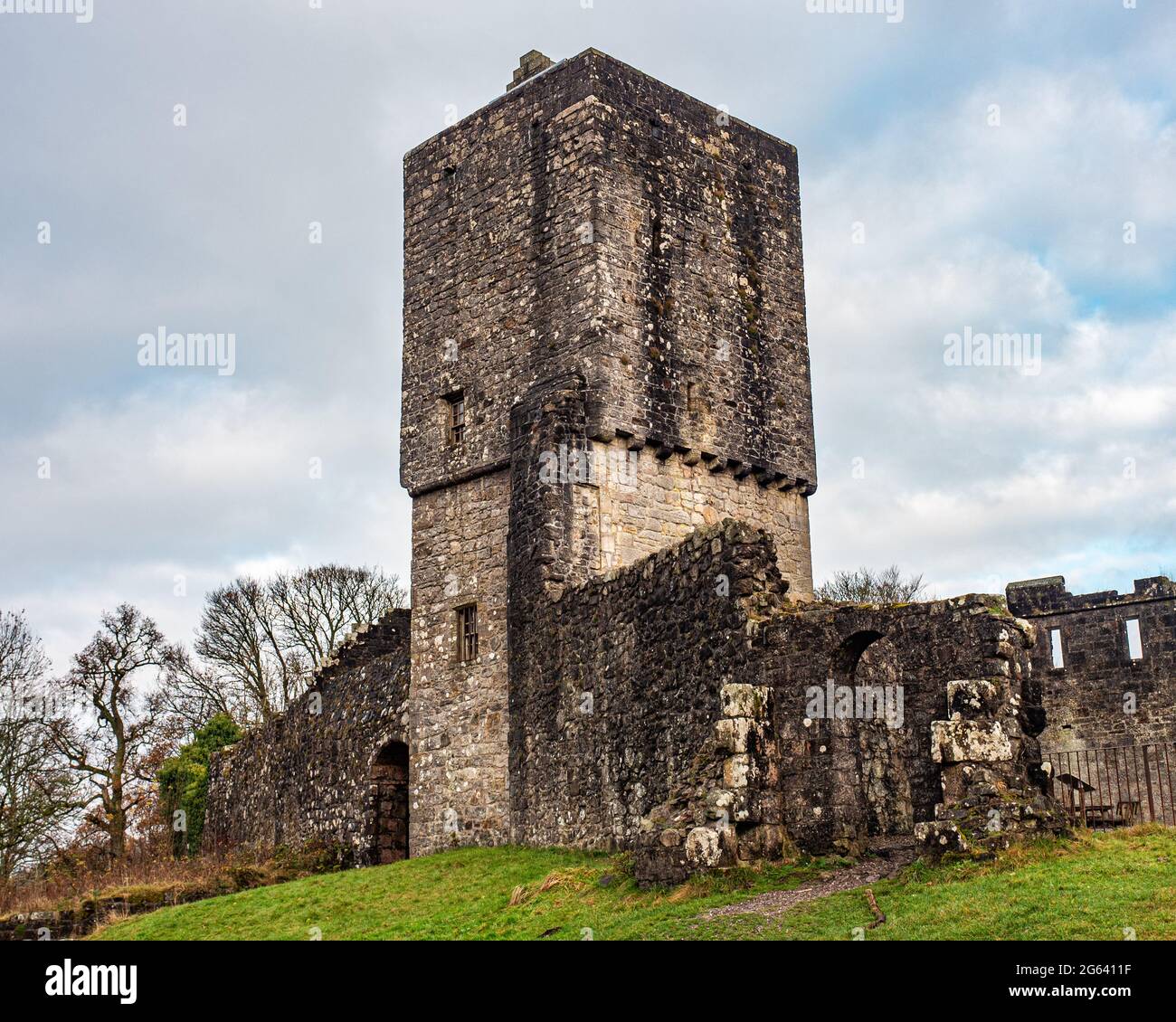Le château de Mugdock se trouve au cœur du parc national et a une histoire riche et colorée datant du 13ème Centrury Banque D'Images