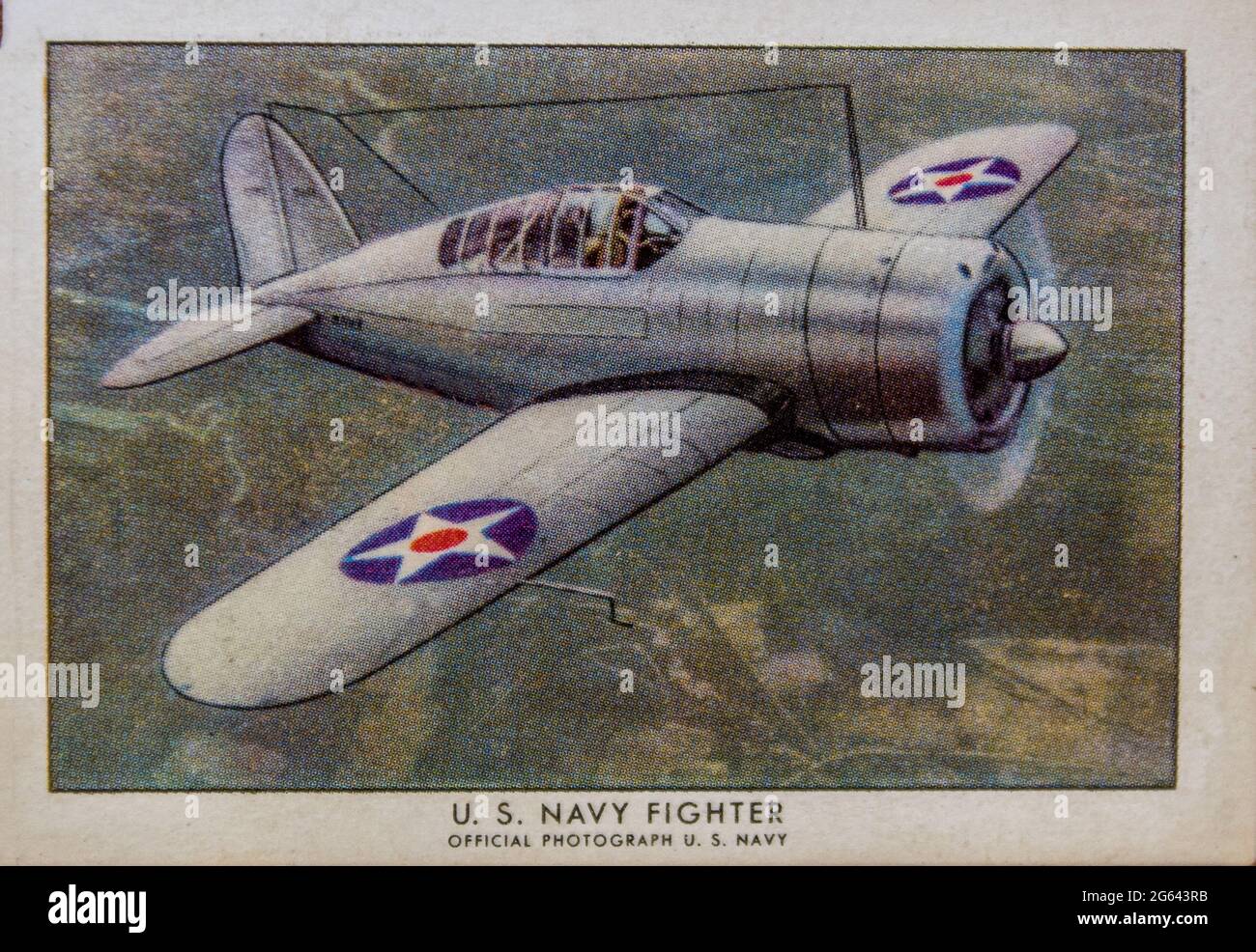 Une carte à cigarettes d'un avion P-47 de la République battue Wings provenant d'un ensemble appartenant à un vétéran de la marine américaine qui a voyagé dans le monde entier. Banque D'Images
