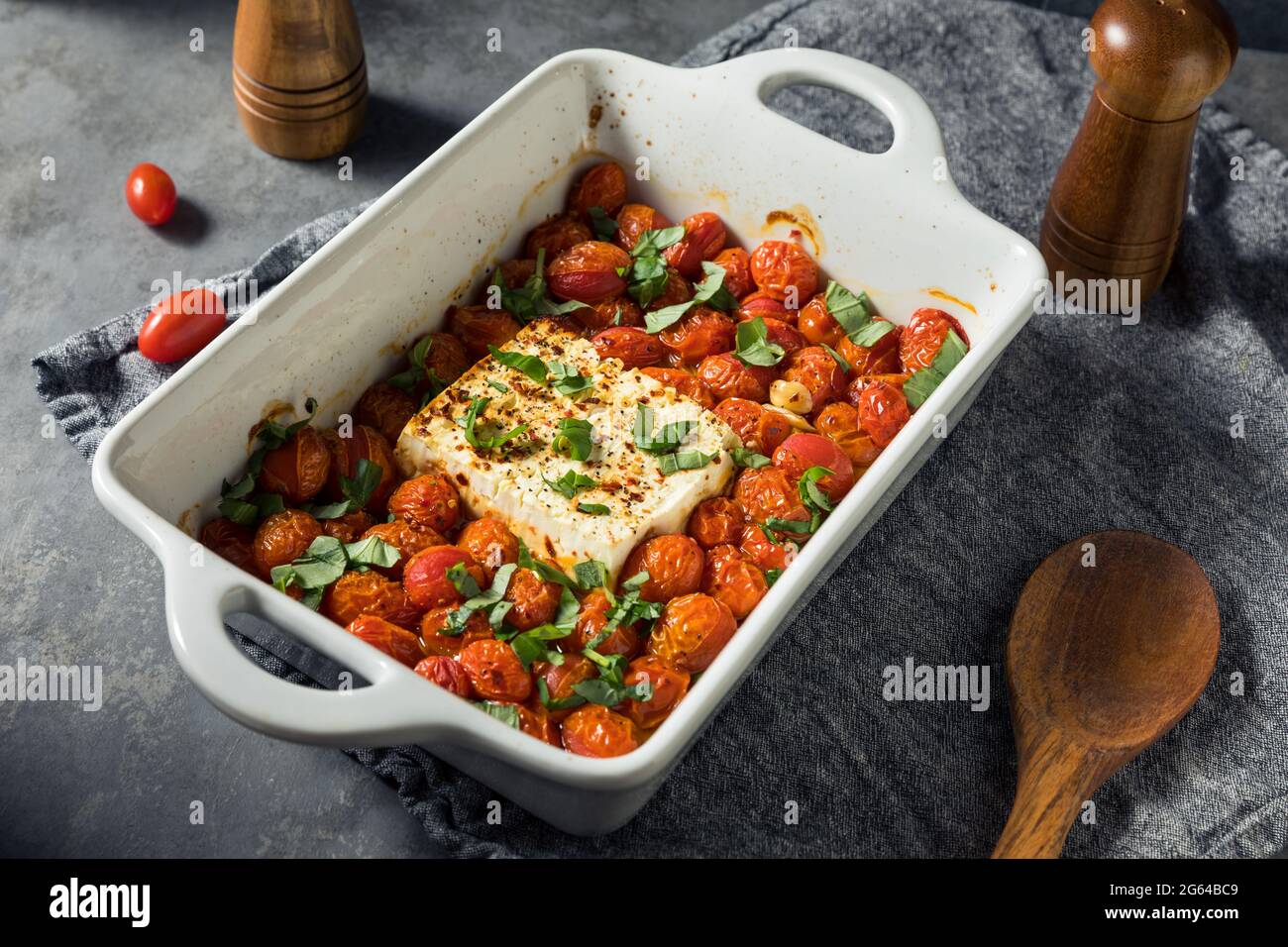 Pâtes à la Feta tomate maison avec basilic et huile d'olive Banque D'Images