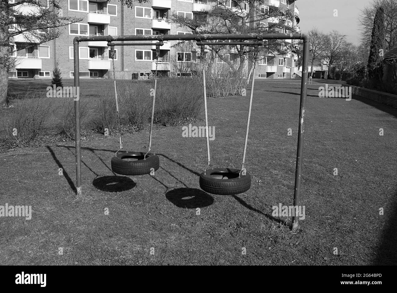 Kastrup  Copenhagen Denmark  23 .Mars 2017  Childrean joue sur le quartier résidentiel alleen . (Photo. Francis Dean/Deanimages.) Banque D'Images