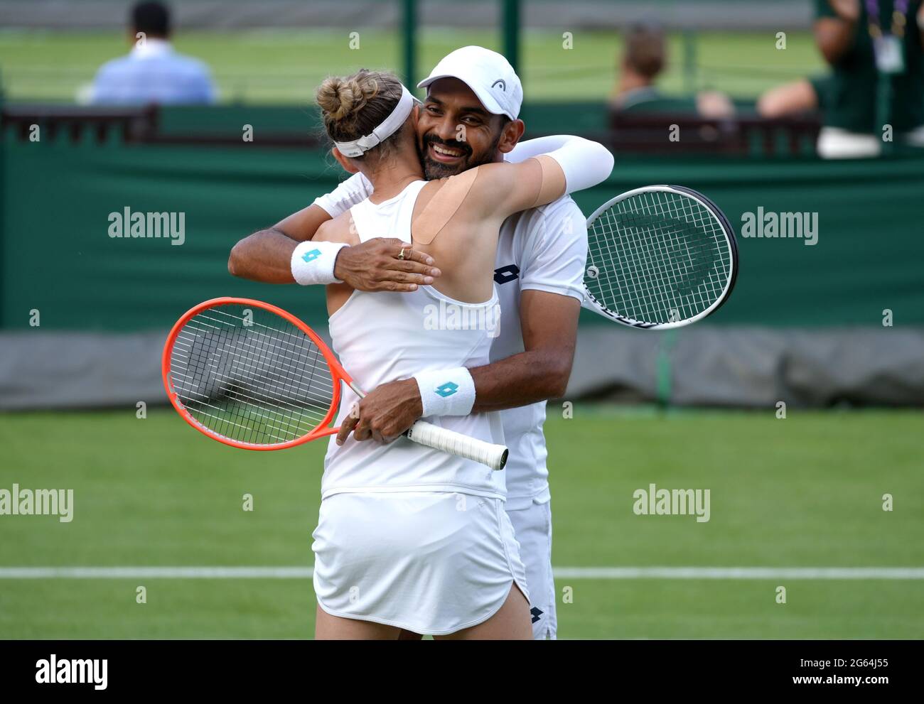 Divij Sharan et Samantha Murray Sharan célèbrent le match de la première  manche du tournoi de tournoi de Wimbledon au All England Lawn tennis and  Croquet Club de Wimbledon. Date de la