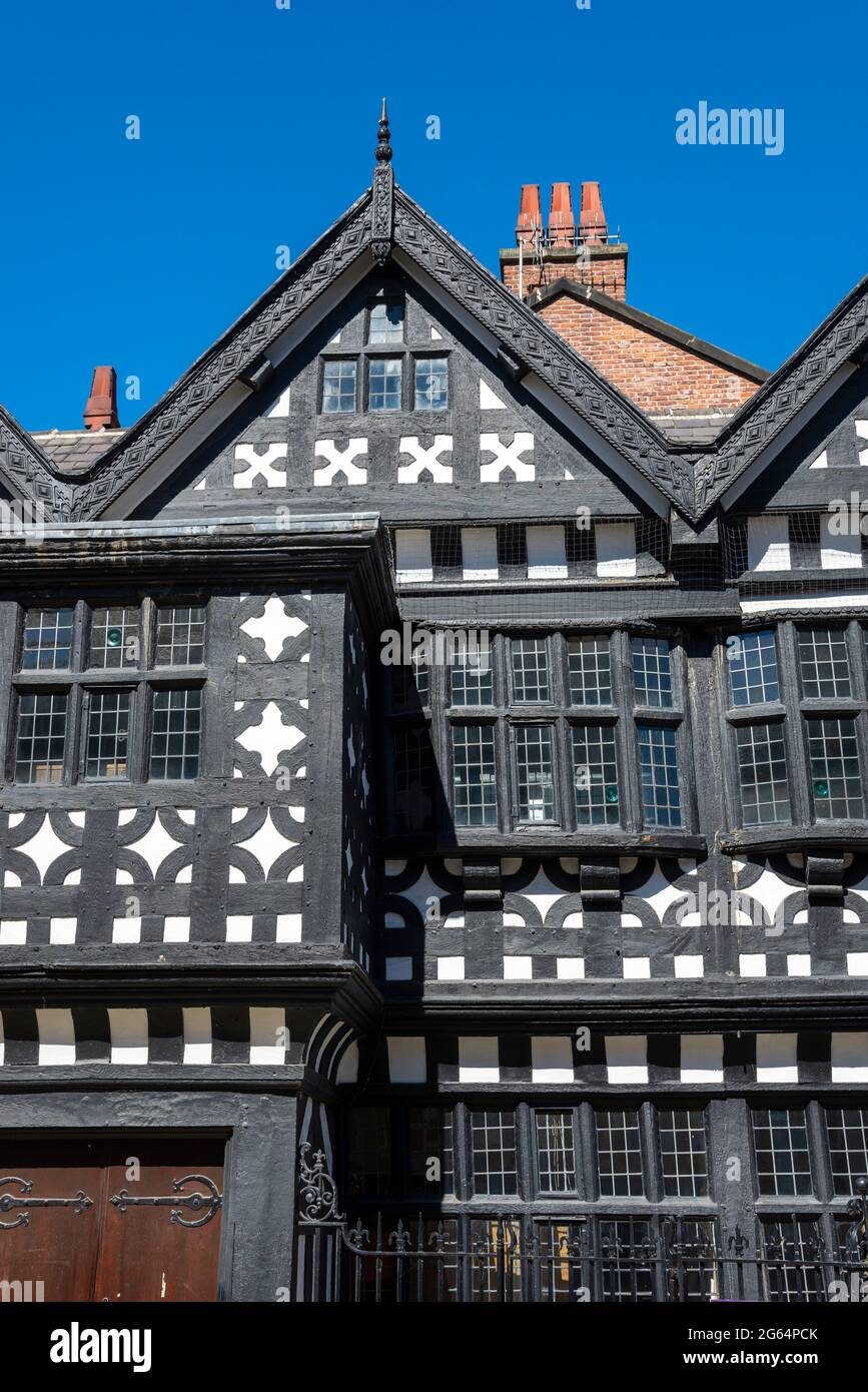 Underbank Hall une maison de ville du XVIe siècle à Stockport, Grand Manchester, Angleterre. Maintenant utilisé par NatWest Bank. Banque D'Images