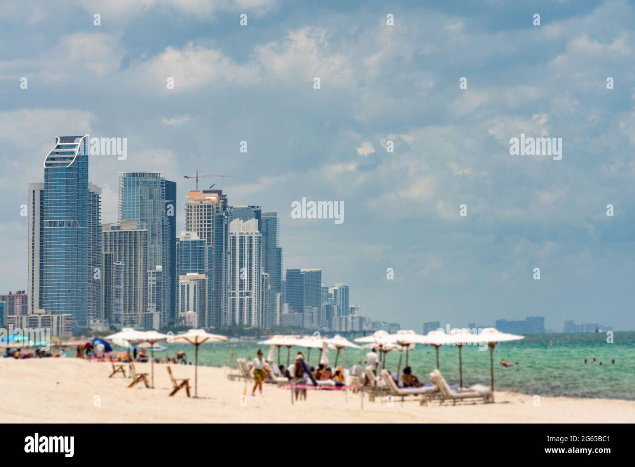 Appartements Miami en hauteur sur la plage Banque D'Images