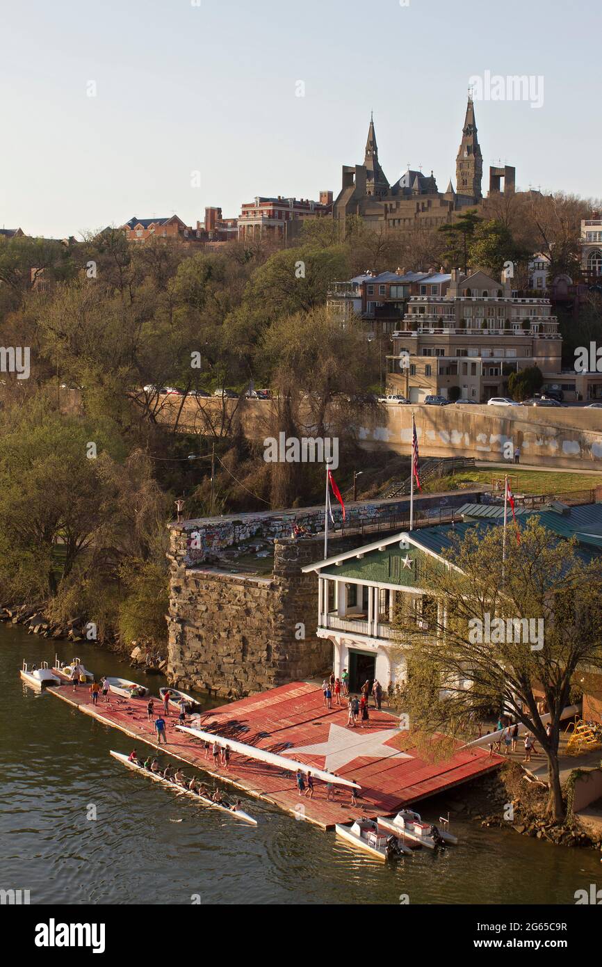 Le but de Jack's Boathouse avec derrière l'Université de Georgetown. Banque D'Images