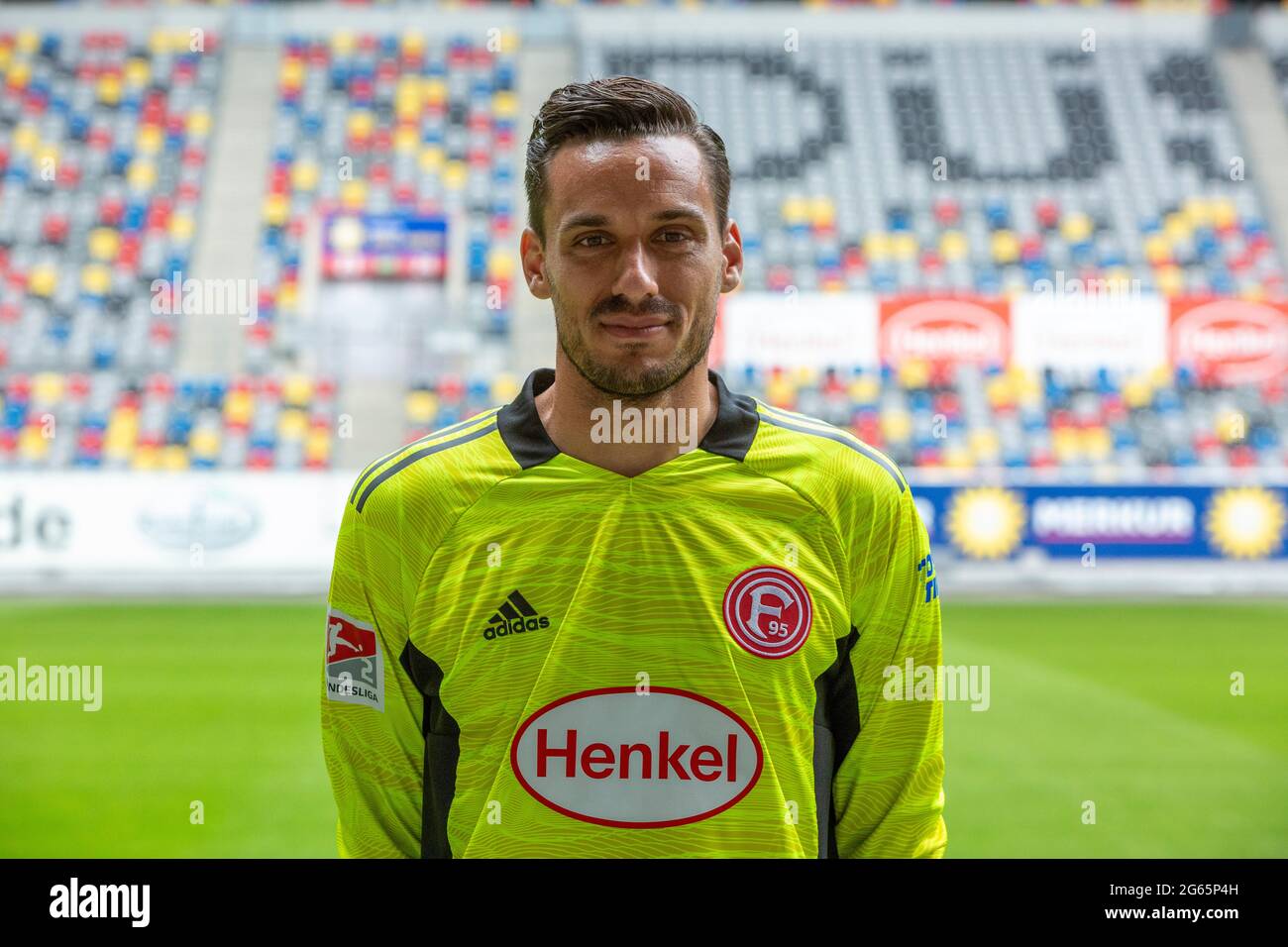 football, 2. Bundesliga, 2021/2022, Fortuna Duesseldorf, Merkur Spiel Arena, Media Day, Présentation de l'équipe pour la nouvelle saison de jeu, tournage de photos de presse, gardien de but Raphael Wolf Banque D'Images