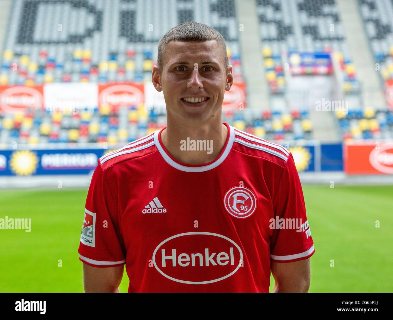 football, 2. Bundesliga, 2021/2022, Fortuna Duesseldorf, Merkur Spiel Arena, Media Day, Présentation de l'équipe pour la nouvelle saison de match, photo de presse, Jakub Piotrowski Banque D'Images