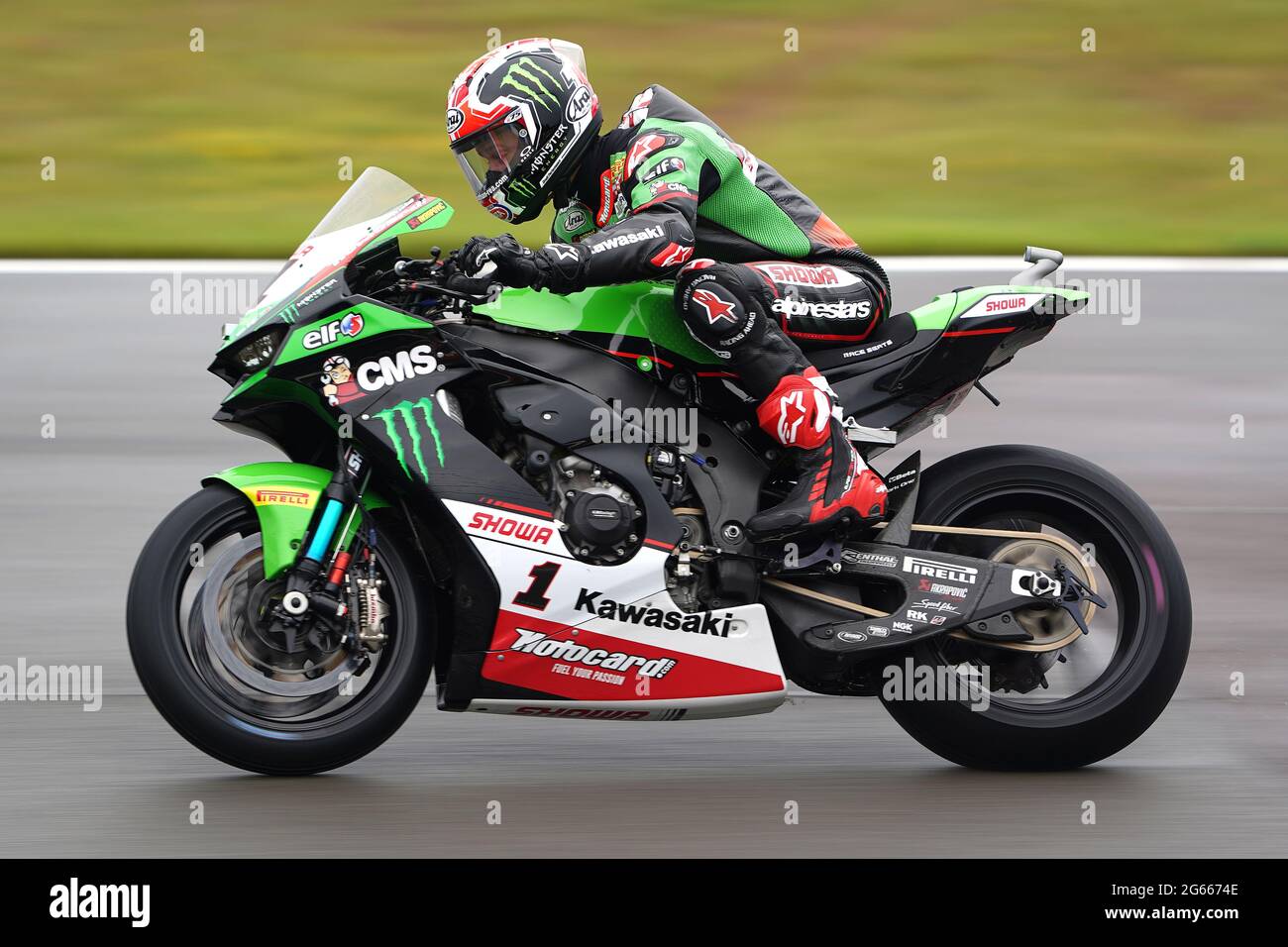 Jonathan Rea en action pendant la première journée du Championnat Motul FIM Superbike 2021 à Donington Park, Leicestershire. Samedi 3 juillet 2021. Banque D'Images