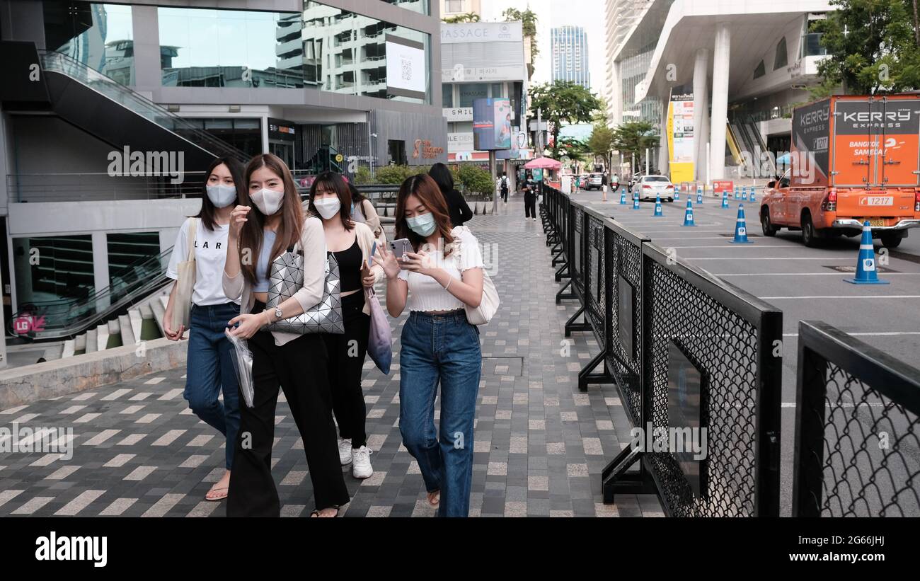 Shopping sur la rue Siam Square et Chulalongkorn University zone commerçante attraction touristique Scala Theatre Area Bangkok Thaïlande Banque D'Images