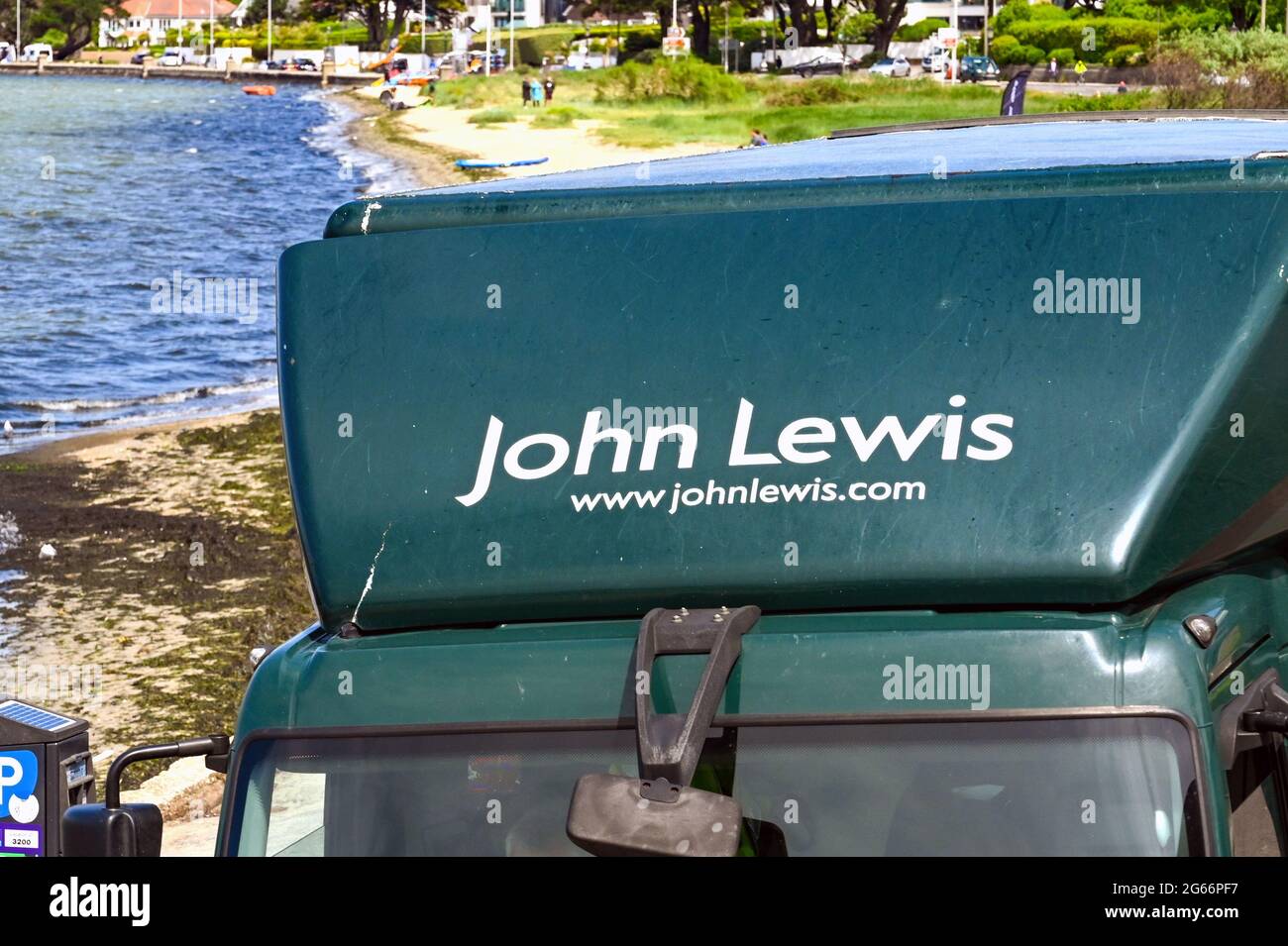 Poole, Angleterre - juin 2021 : camion John Lewis Partnership livrant des marchandises sur le front de mer de Poole. Banque D'Images