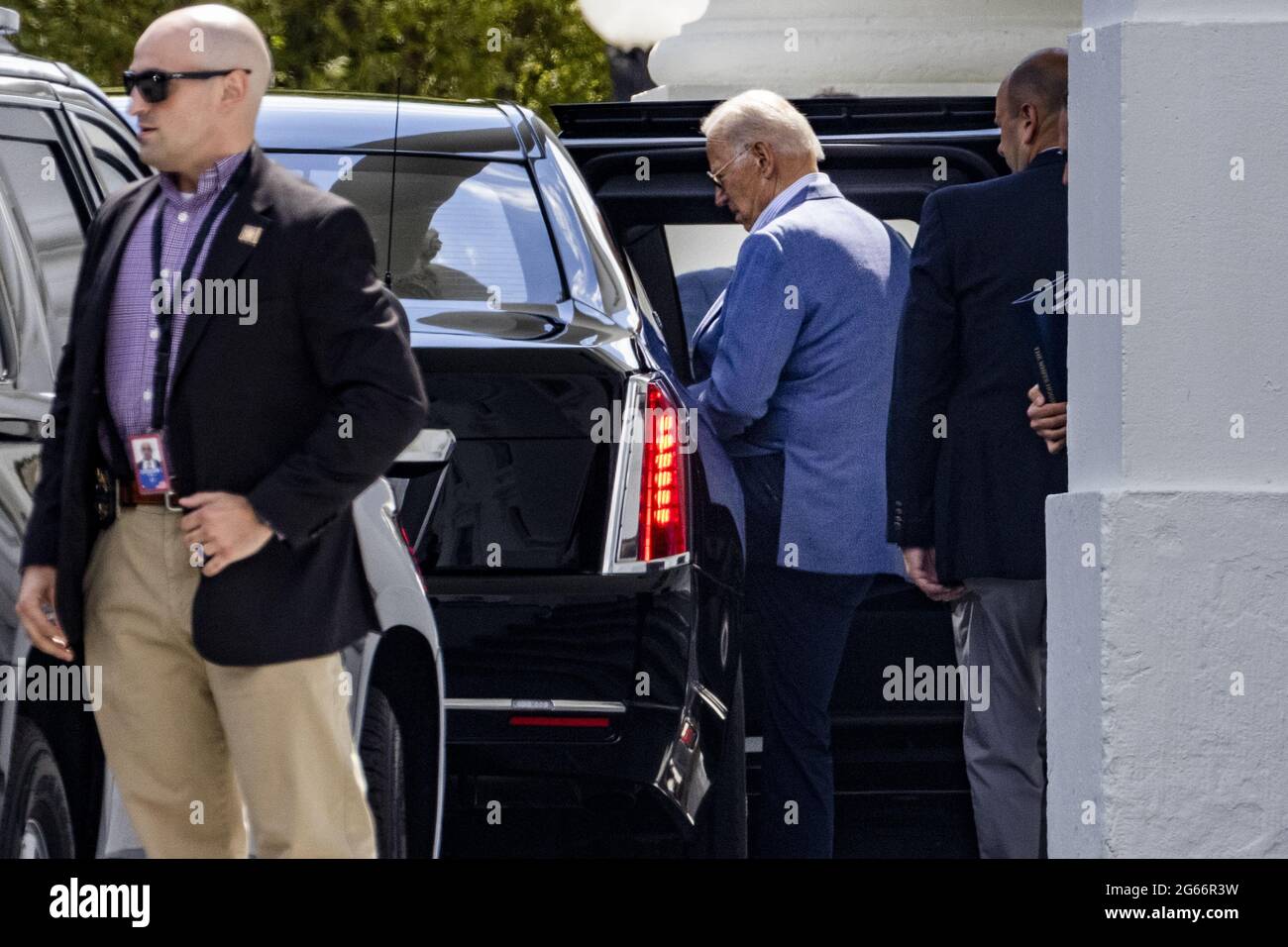 Washington, États-Unis. 03ème juillet 2021. Le président américain Joe Biden quitte la Maison Blanche pour un voyage au Michigan à Washington, DC, le 3 juillet 2021. Au Michigan, il fera une tournée dans une ferme de cerises locale avec le gouverneur de Michigans Gretchen Whitmer, le sénateur Debbie Stabenow (D-MI) et le sénateur Gary Peters (D-MI). Ensuite, il passera la nuit chez lui à Wilmington, DE, avant de retourner aux célébrations de la Maison Blanche de l'indépendance américaine. Photo de Samuel Corum/UPI crédit: UPI/Alay Live News Banque D'Images