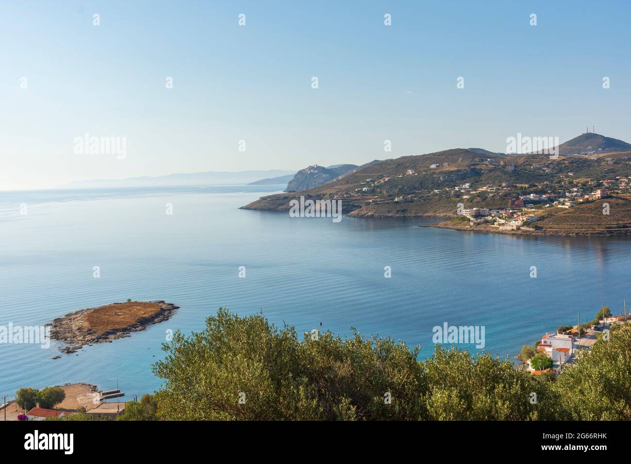 Panorama avec vue sur la mer sur le golfe de Daskalio à Keratea en Grèce Banque D'Images