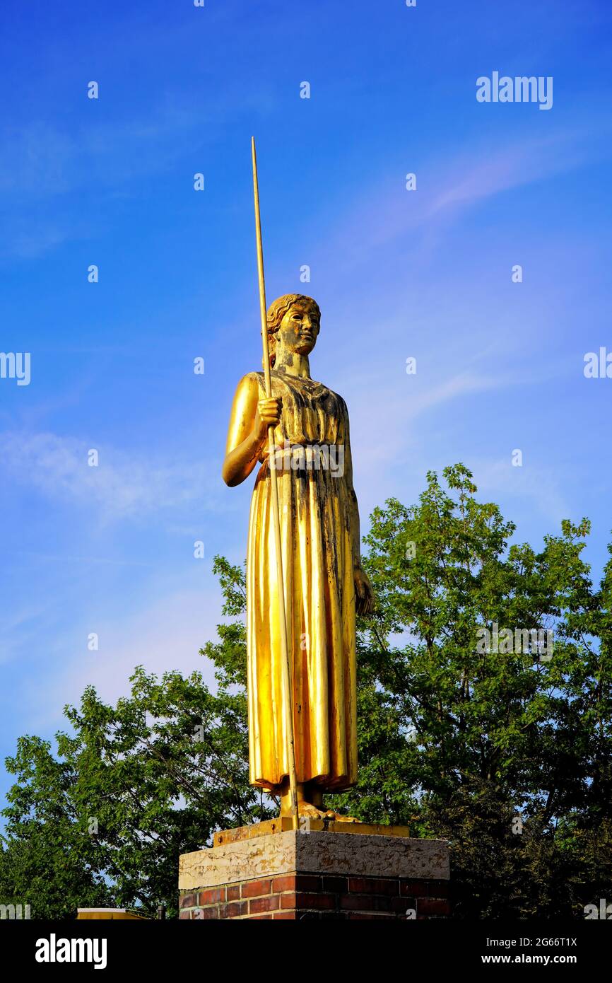 Statue de la déesse grecque Pallas Athene du sculpteur Johannes Knubel. Érigé en 1926. Lieu: Düsseldorf. Banque D'Images