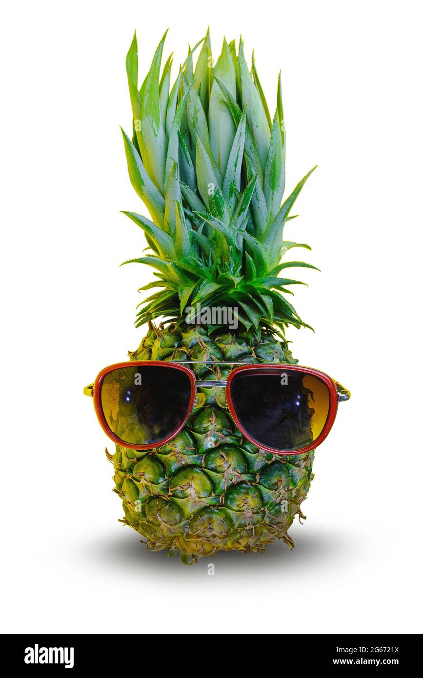 Summer fruit concept funny pineapple Banque d'images détourées - Alamy