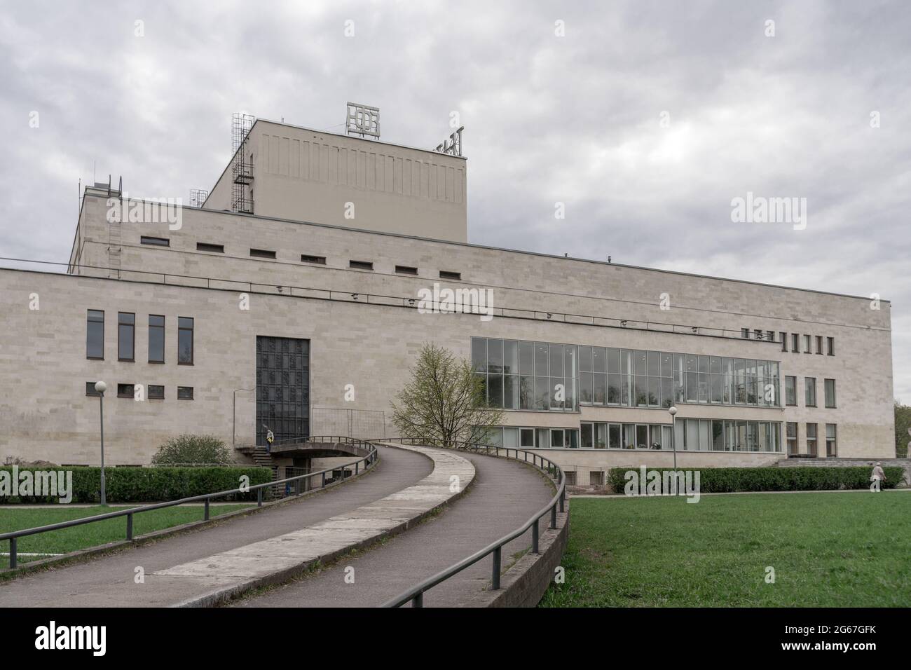 Théâtre pour jeunes spectateurs, conçu par les architectes Zhuk et al, style modernisme socialiste, 1959-1960, Saint-Pétersbourg, Russie Banque D'Images Théâtre pour jeunes spectateurs, conçu par les architectes Zhuk et al, style modernisme socialiste, 1959-1960, Saint-Pétersbourg, Russie Banque D'Images