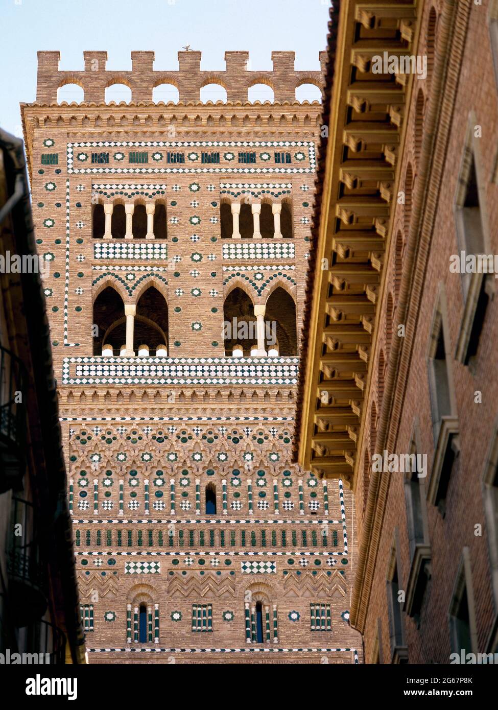 Espagne, Aragón, Teruel. Tour d'El Salvador. Il a été construit dans le style Mudéjar entre la deuxième et la troisième décennie du XIVe siècle, avec des carreaux de décoration. Il a été reconstruit en 1677 après son effondrement. Site du patrimoine mondial. Banque D'Images