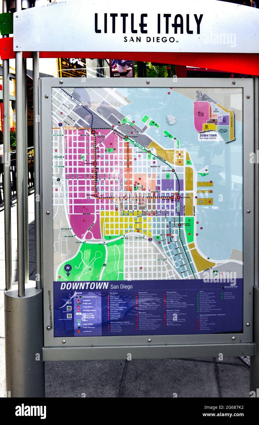 Visiteurs en couleurs carte de 'petite Italie' dans le centre-ville guide les gens autour de ce quartier populaire à San Diego, CA, Etats-Unis Banque D'Images