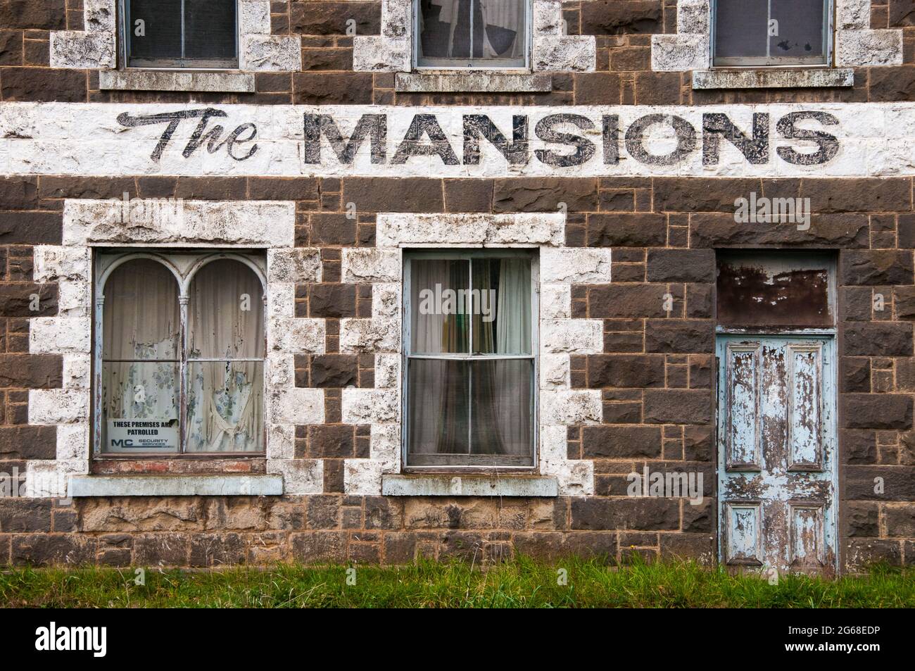 The Mansions, un bâtiment emblématique de l'époque victorienne en pierre bleue dans le village de Malmsbury, Victoria, Australie Banque D'Images