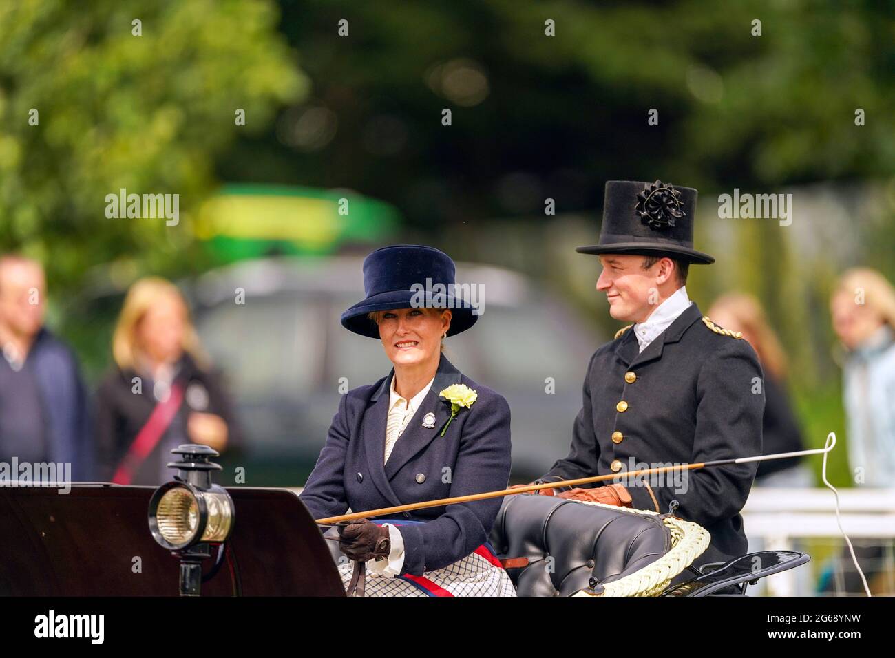 La comtesse de Wessex (à gauche) participe à la rencontre de Champagne Laurent-Perrier de la British Driving Society au Royal Windsor Horse Show, à Windsor. Date de la photo: Dimanche 4 juillet 2021. Banque D'Images
