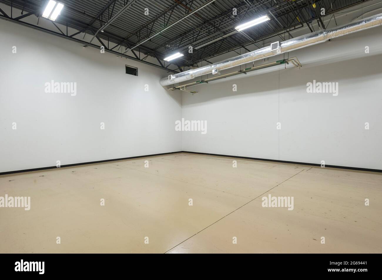 Grande salle blanche à l'intérieur de l'entrepôt, États-Unis Banque D'Images