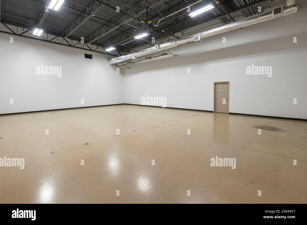 Grande salle blanche à l'intérieur de l'entrepôt, États-Unis Banque D'Images