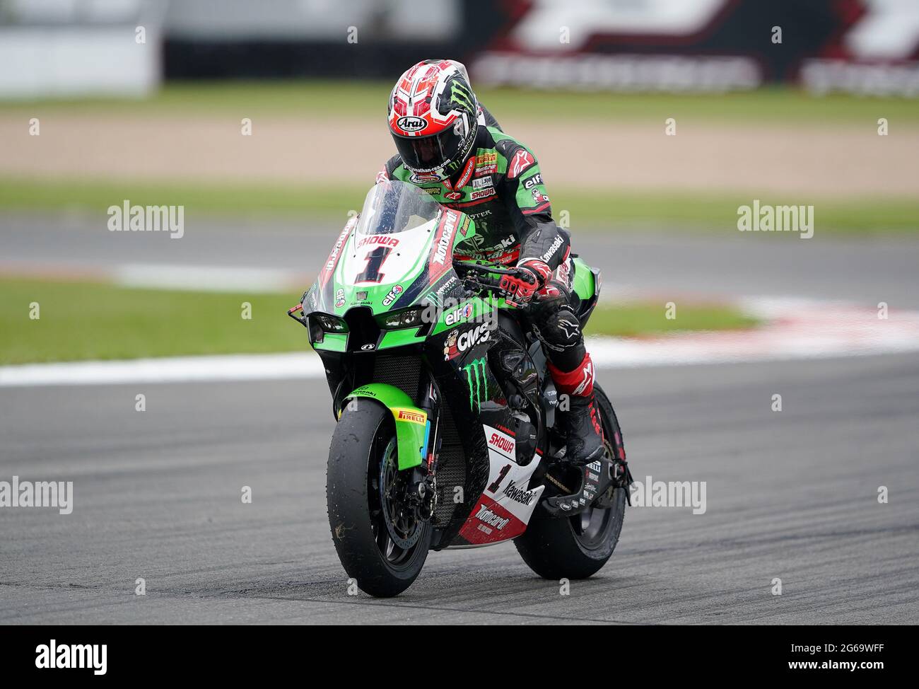 Jonathan Rea de Kawasaki Racing Team WorldSBK pendant la course 2 pendant la deuxième journée du Championnat Motul FIM Superbike 2021 à Donington Park, Leicestershire. Samedi 4 juillet 2021. Banque D'Images