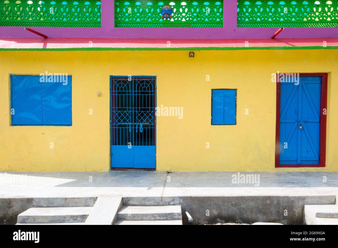maison jaune et couleur bleue fenêtre et porte photo abstraite Banque D'Images